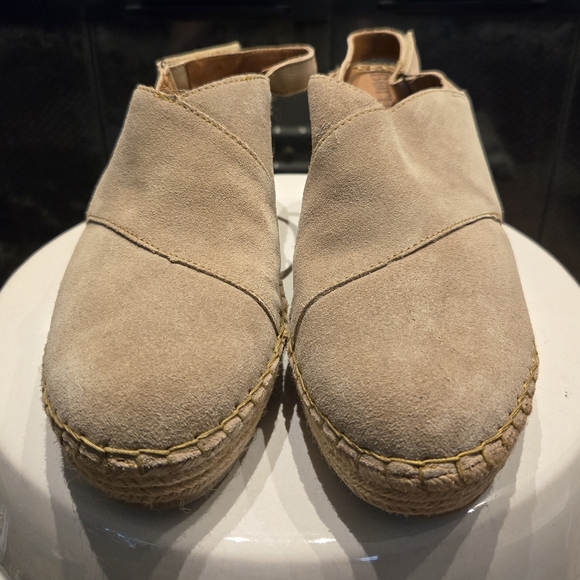 Born Sandals Size 9 - Picture 2 of 7